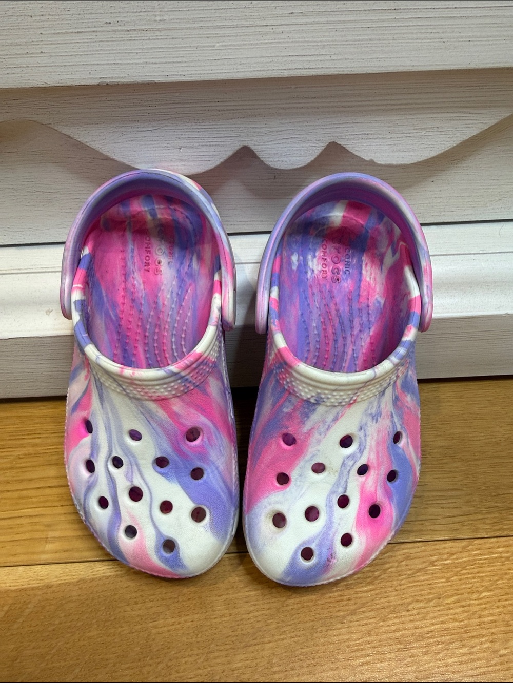 CROCS Kids Tie-Dye Clogs in Pink, Purple & White